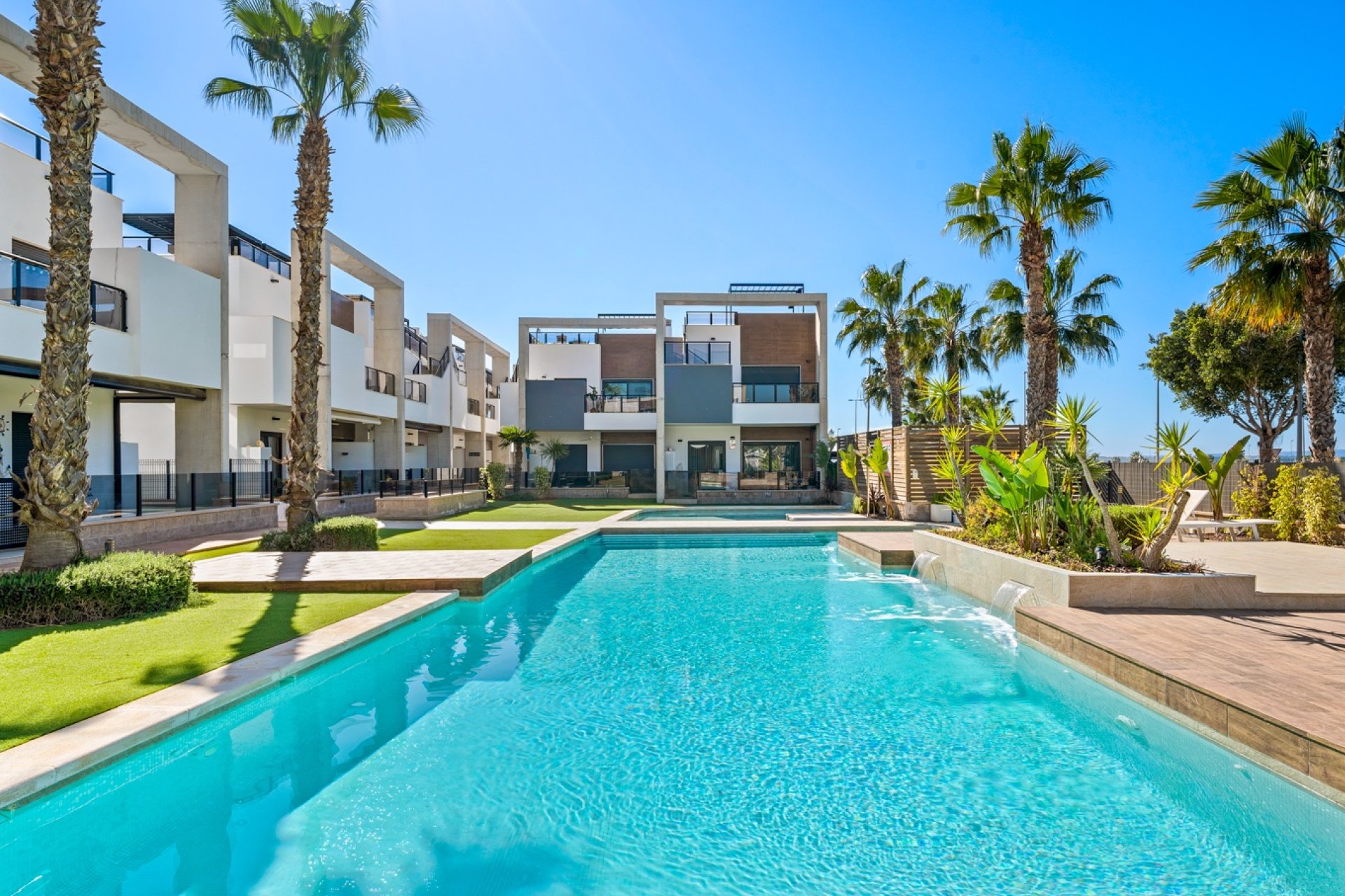 Återförsäljning - Apartment / Flat * -
Guardamar del Segura* - El Raso*