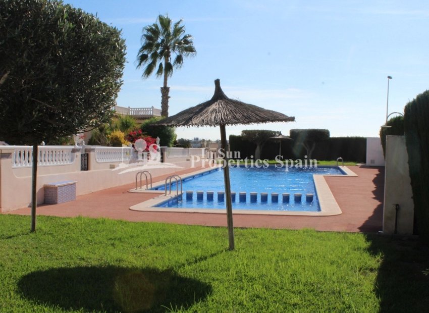 Återförsäljning - Bungalow -
Orihuela Costa - Villamartin Los Dolses