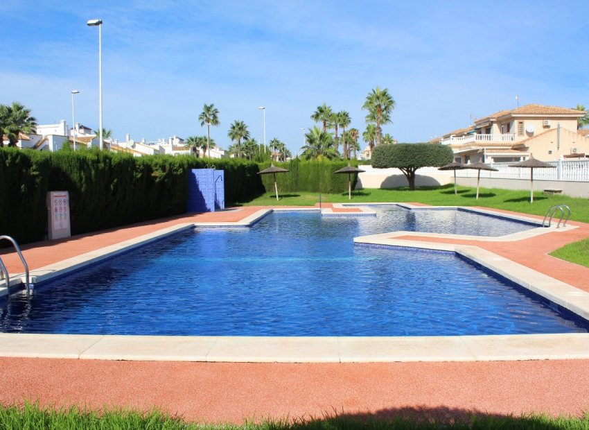 Återförsäljning - Bungalow -
Orihuela Costa - Villamartin Los Dolses