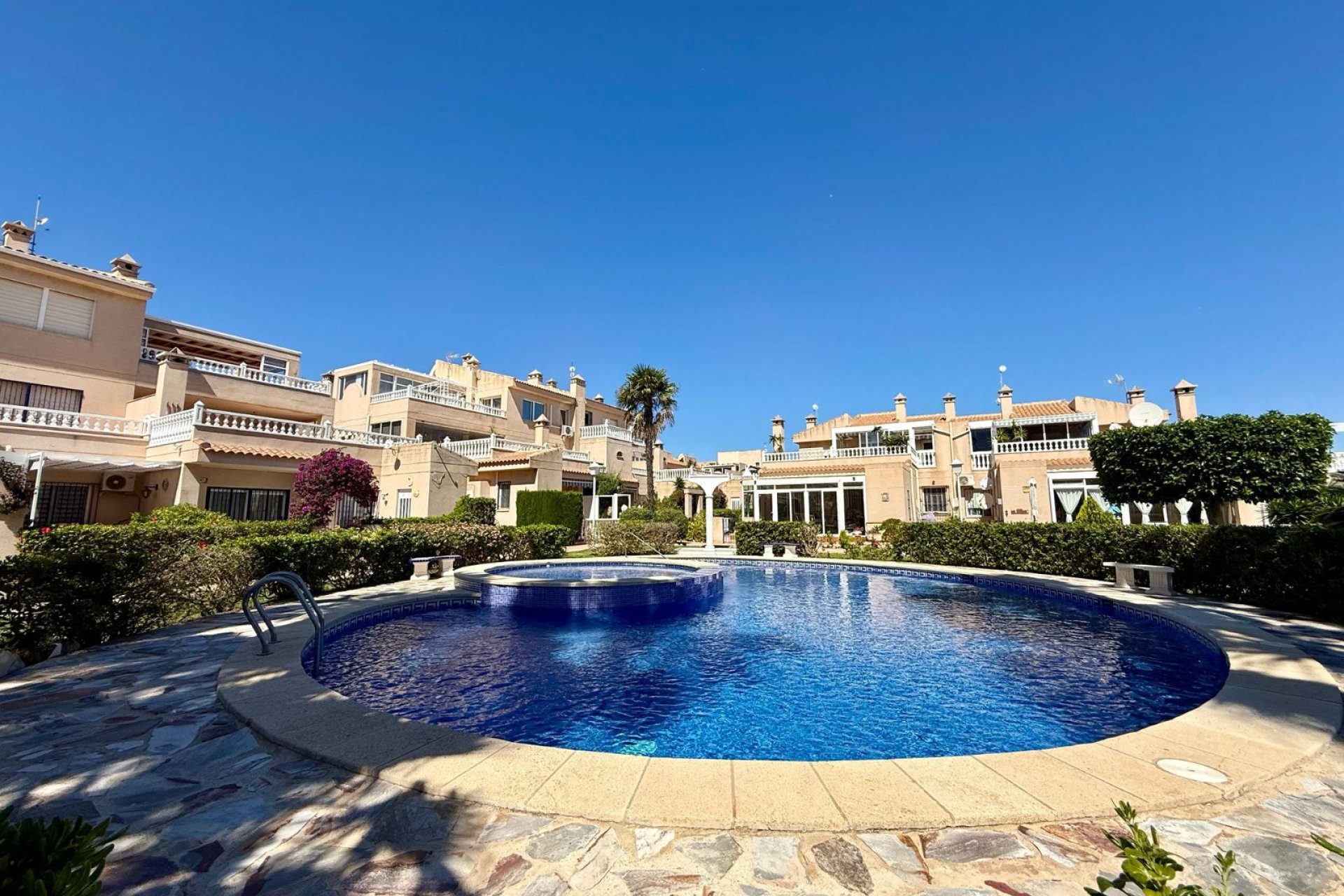 Återförsäljning - Radhus -
Orihuela Costa - Playa Flamenca