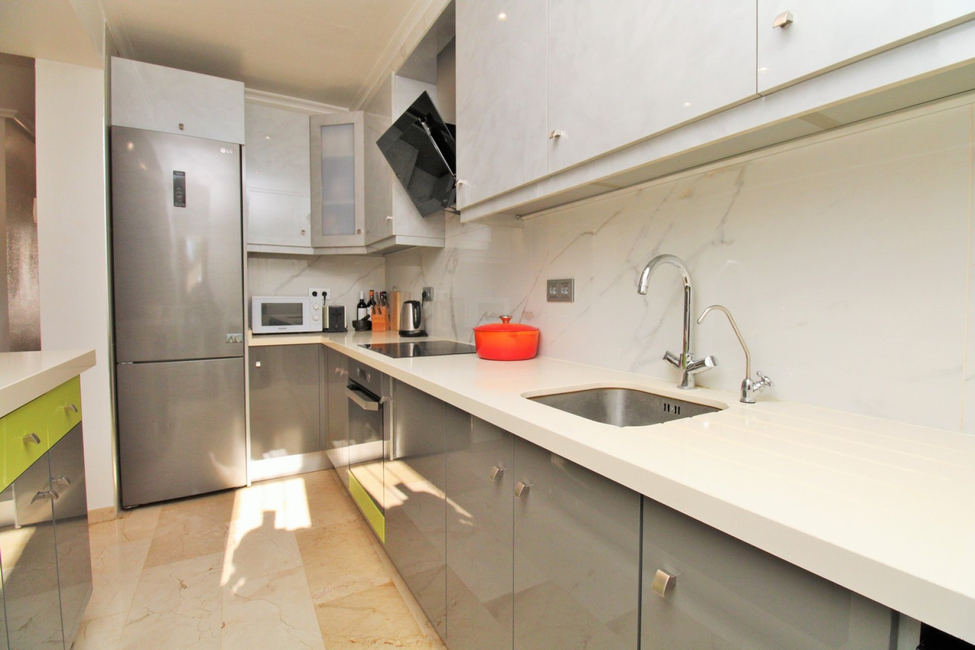 Återförsäljning - Radhus -
Villamartín - Pau 8