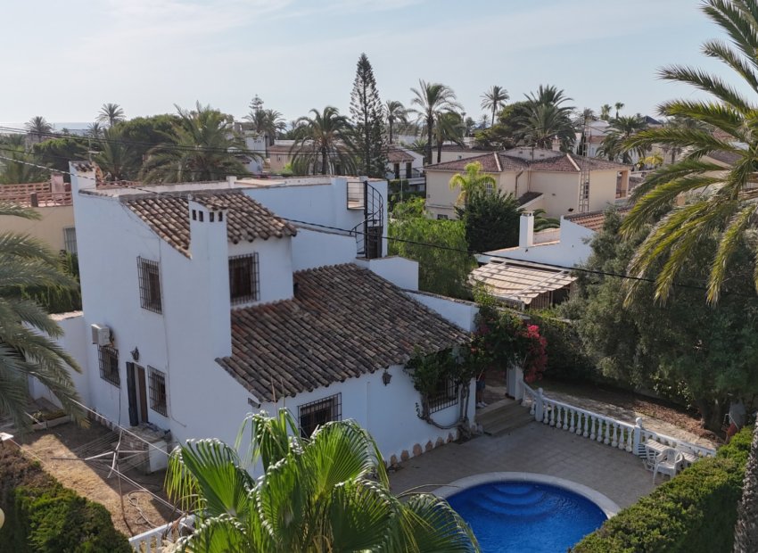 Återförsäljning - Villa -
Cabo Roig