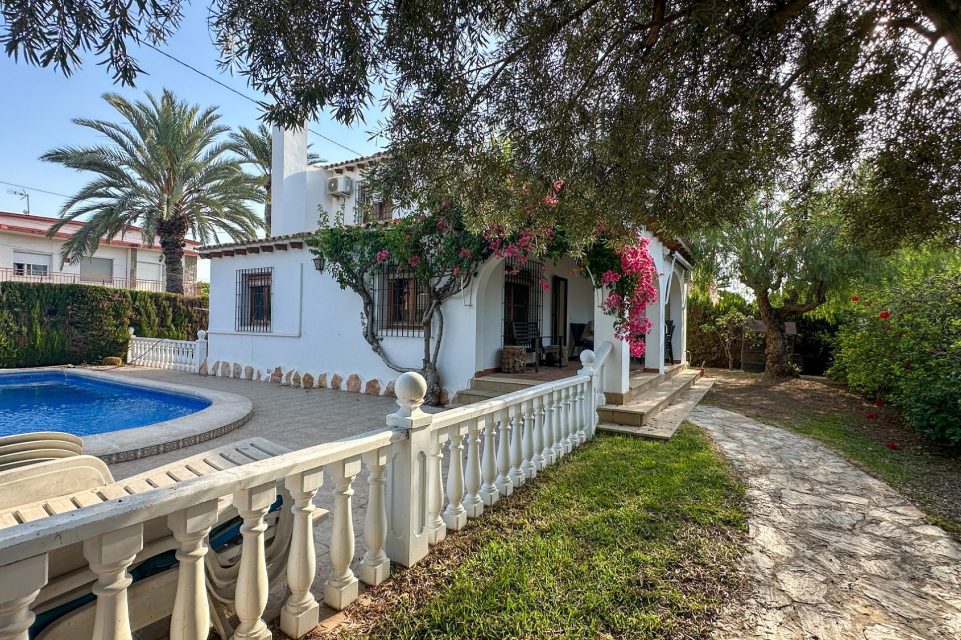 Återförsäljning - Villa -
Cabo Roig