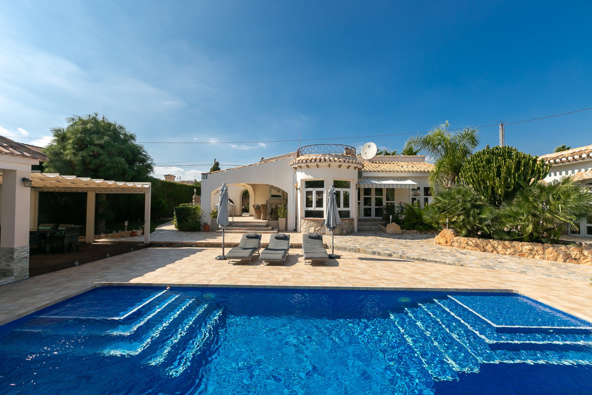 Återförsäljning - Villa -
Campoamor - Lomas de Don Juan