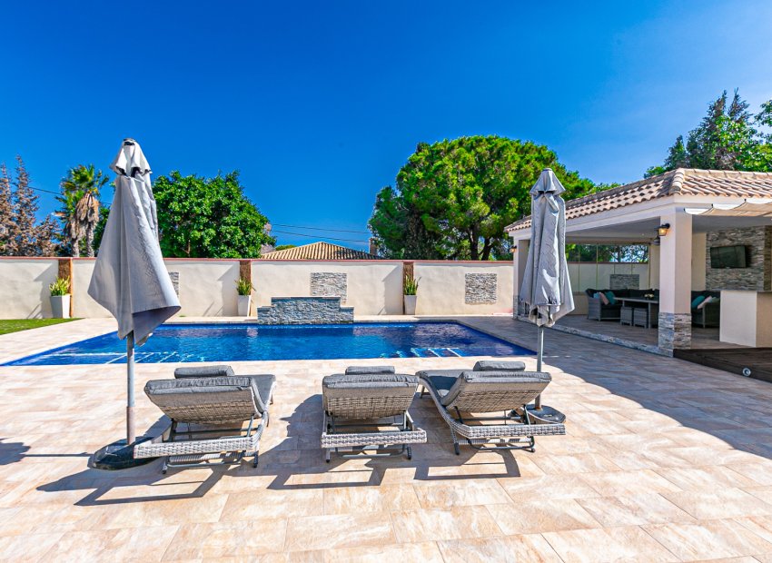 Återförsäljning - Villa -
Campoamor - Lomas de Don Juan