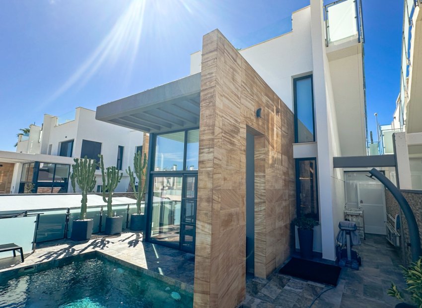 Återförsäljning - Villa -
Lomas de Cabo Roig
