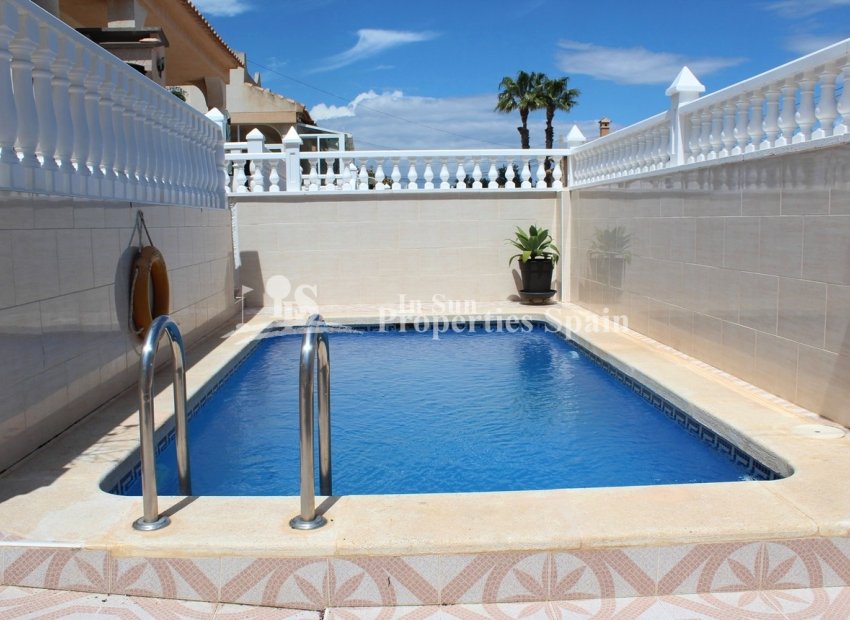 Återförsäljning - Villa -
Orihuela Costa - Blue Lagoon