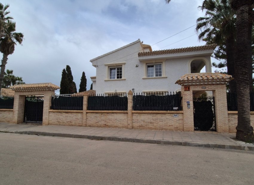 Återförsäljning - Villa -
Orihuela Costa - Costa Blanca Sur