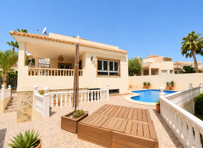 Återförsäljning - Villa -
Orihuela Costa - Las Ramblas