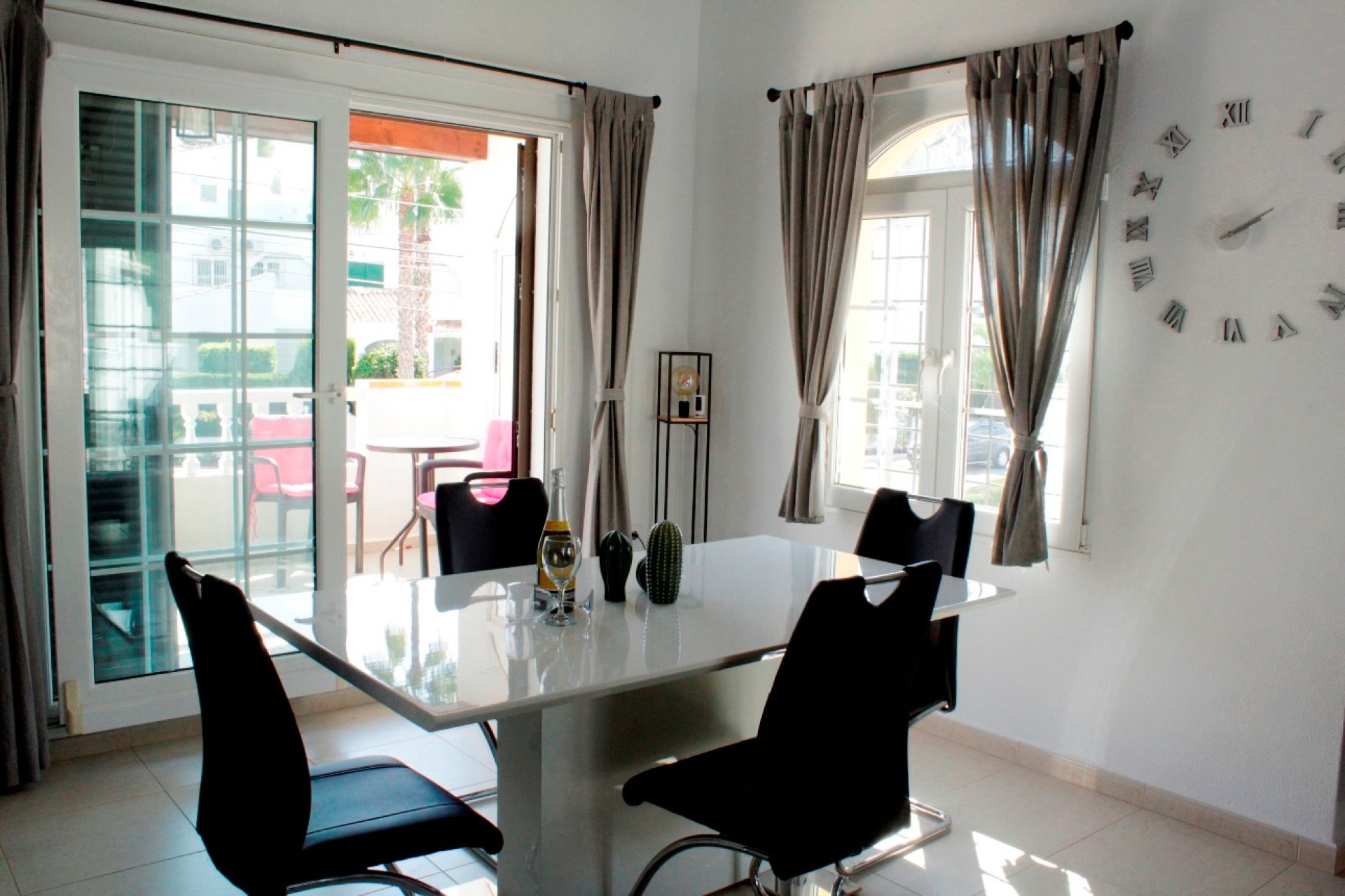 Återförsäljning - Villa -
Orihuela Costa - Villamartin Fortuna