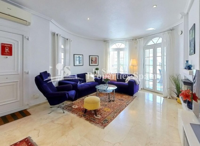 Återförsäljning - Villa -
Orihuela Costa - Villamartin Los Dolses