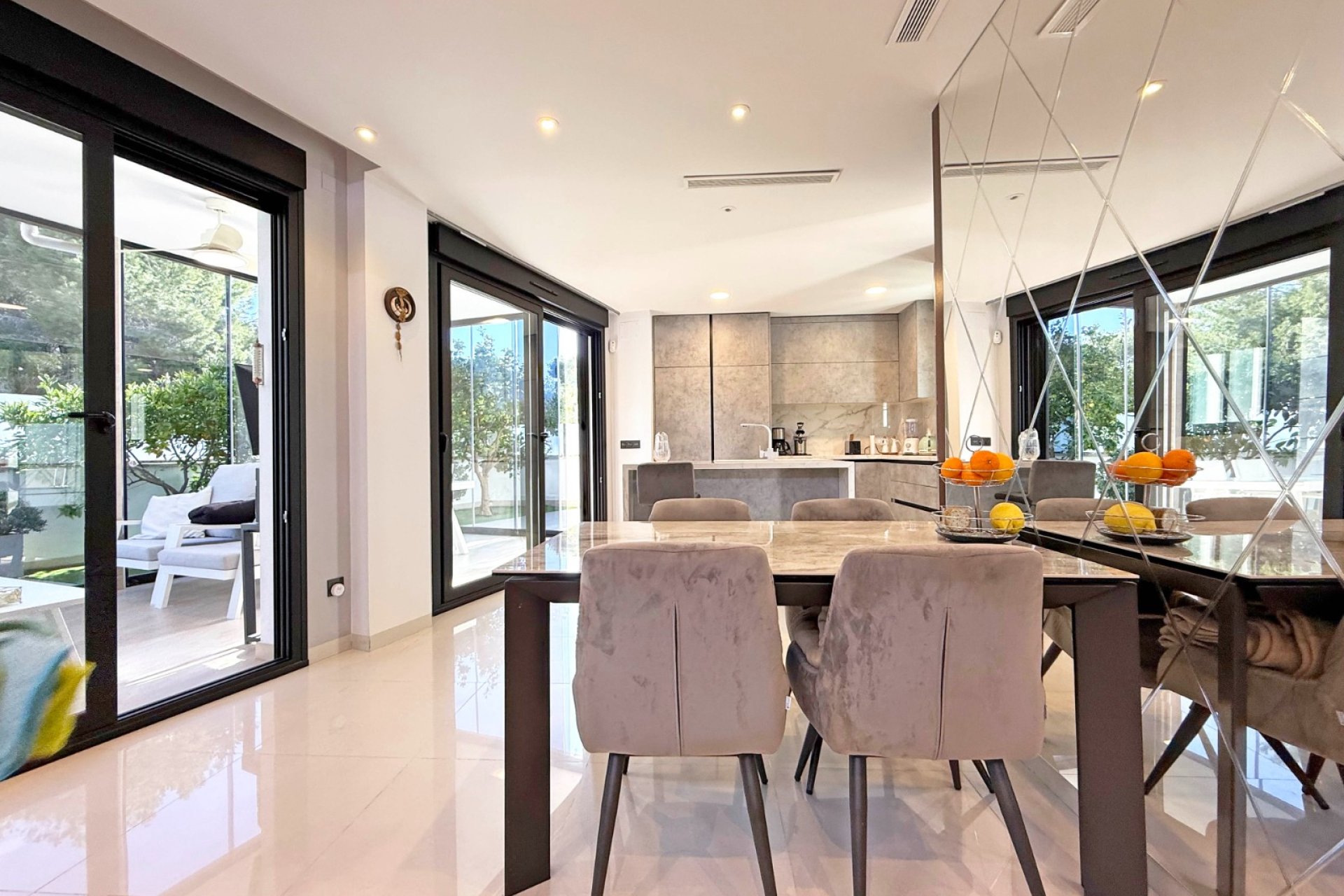 Återförsäljning - Villa -
Orihuela Costa - Villamartin