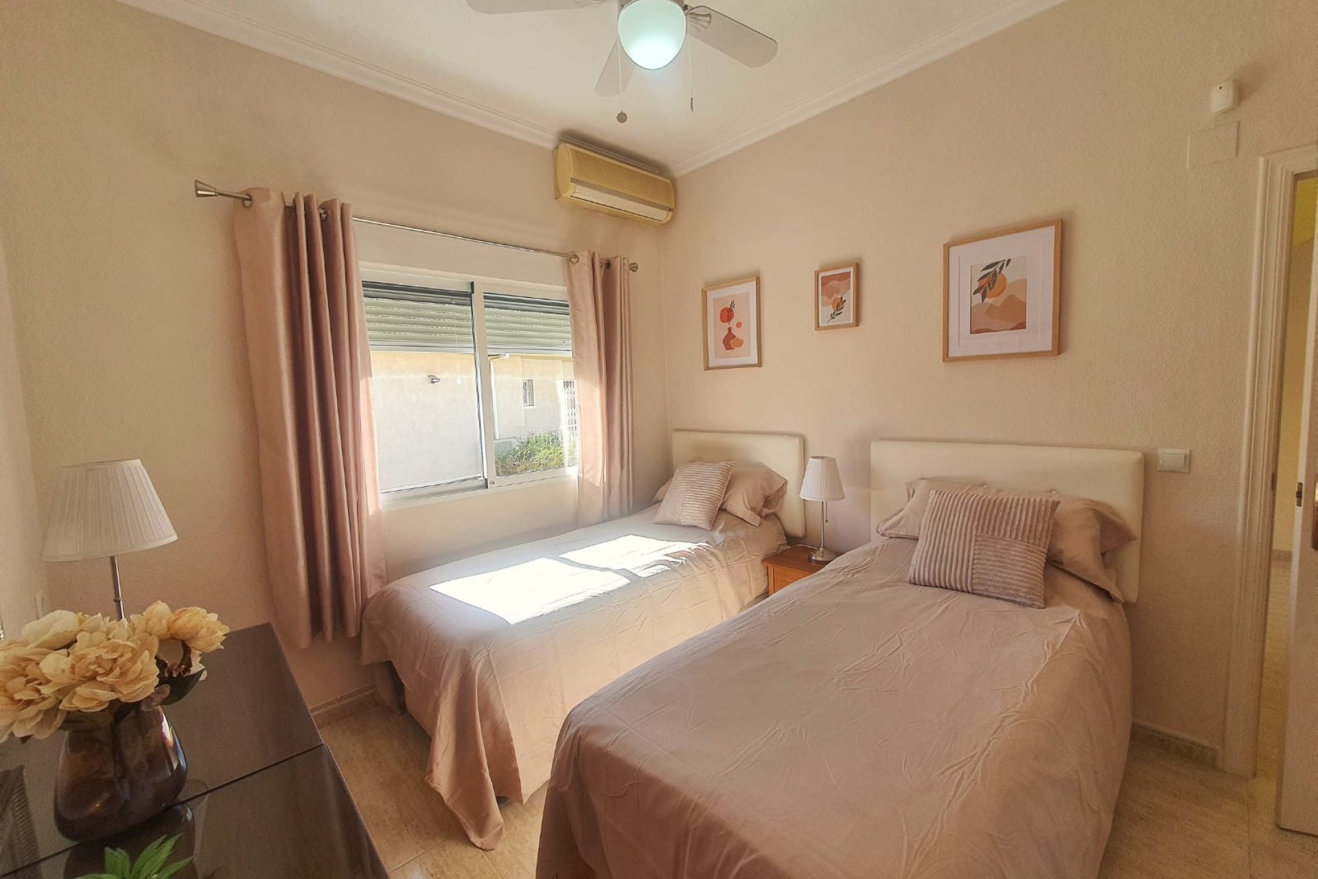 Återförsäljning - Villa -
Orihuela Costa - Villamartin