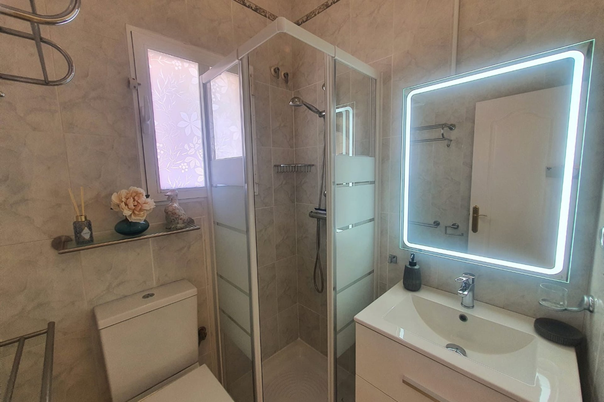 Återförsäljning - Villa -
Orihuela Costa - Villamartin