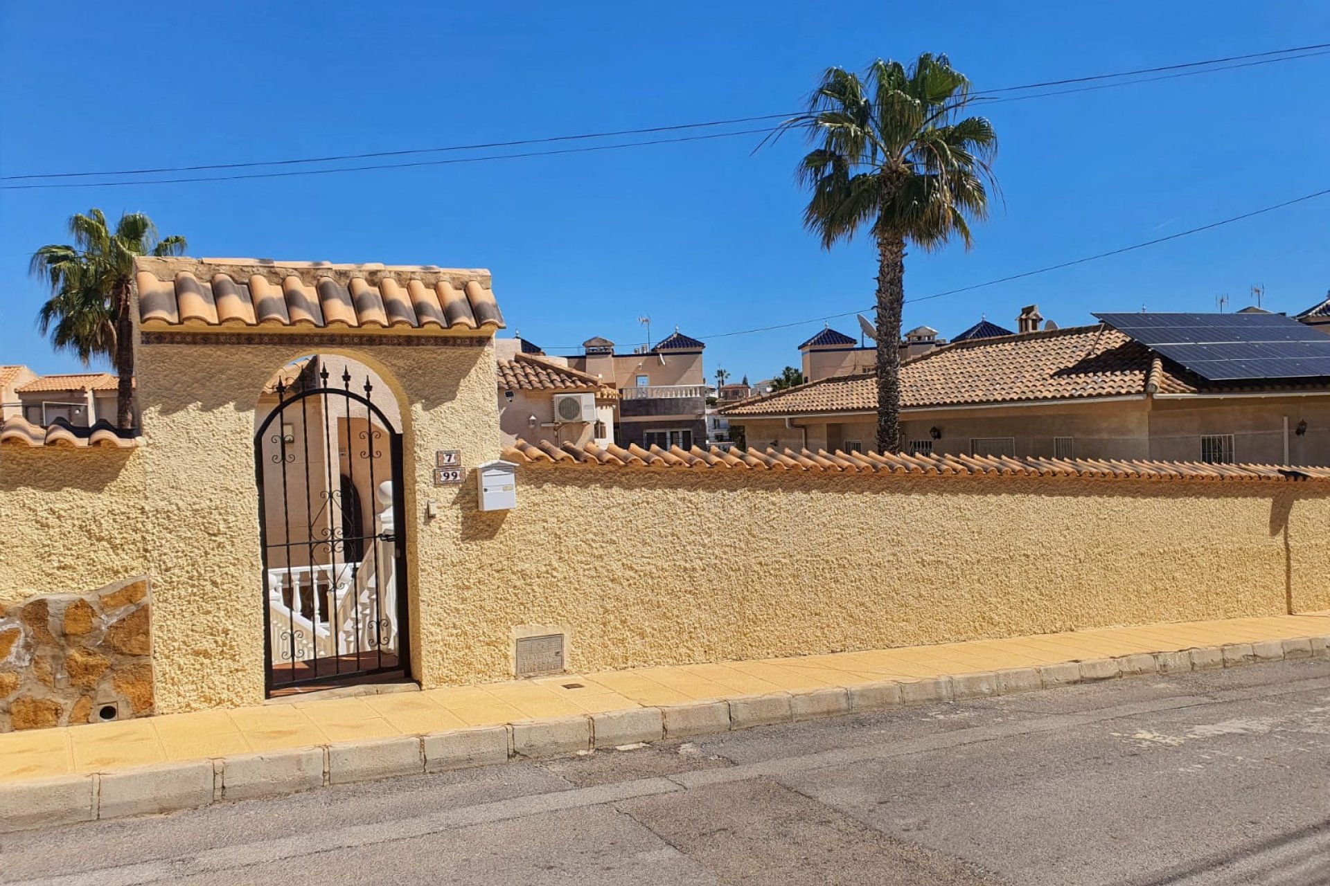 Återförsäljning - Villa -
Orihuela Costa - Villamartin