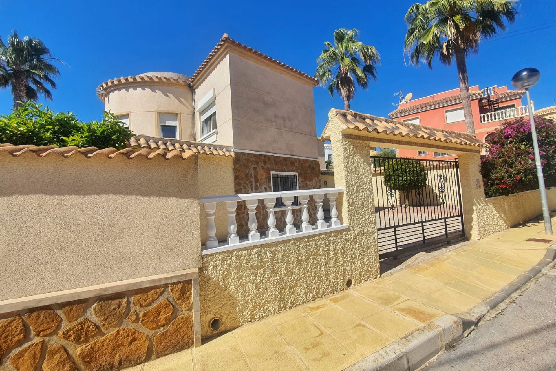 Återförsäljning - Villa -
Orihuela Costa - Villamartin