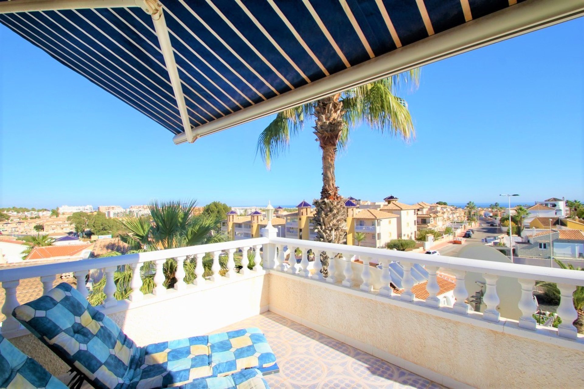 Återförsäljning - Villa -
Orihuela Costa - Villamartin
