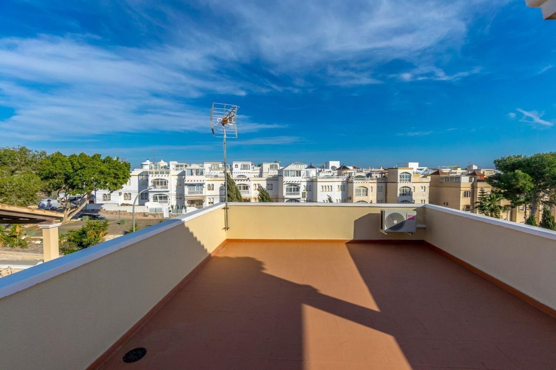 Återförsäljning - Villa -
Orihuela Costa - Villamartin