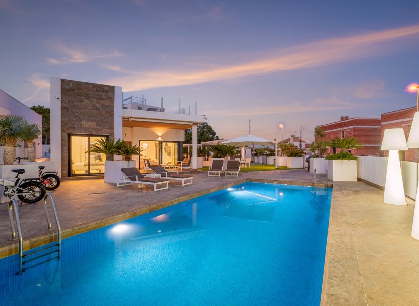 Återförsäljning - Villa -
Orihuela Costa - Villamartin