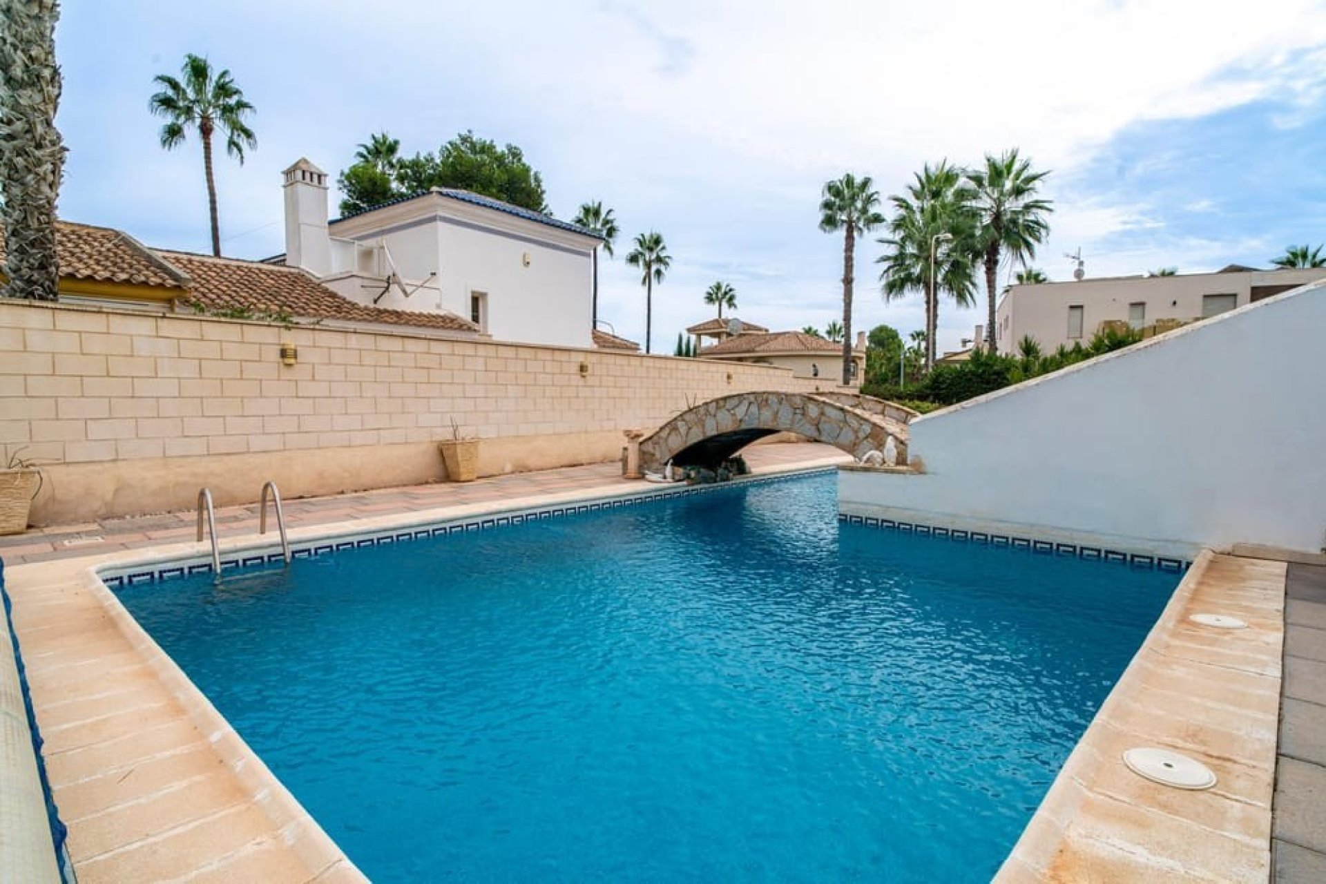 Återförsäljning - Villa -
Orihuela Costa - Villamartin