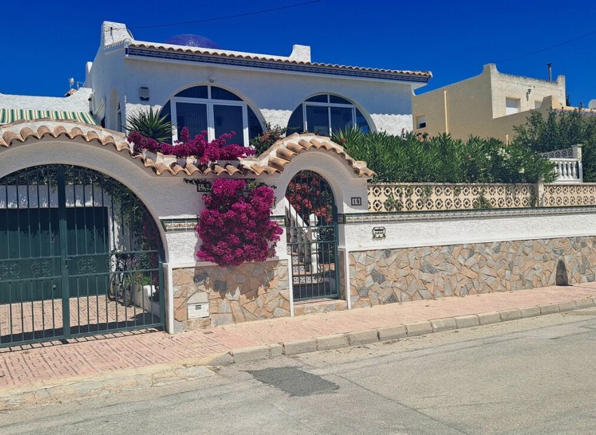 Återförsäljning - Villa -
Orihuela Costa - Villamartin