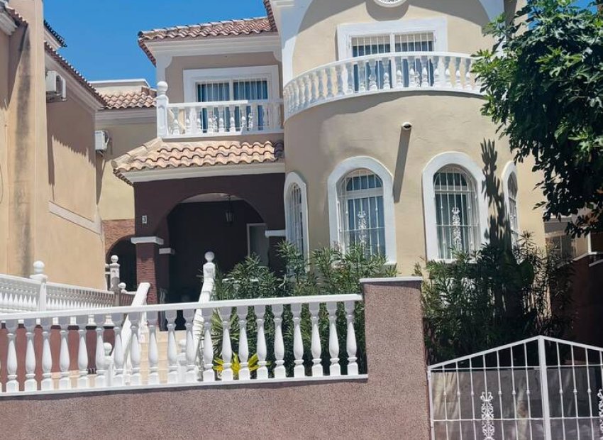 Återförsäljning - Villa -
Orihuela Costa - Villamartin