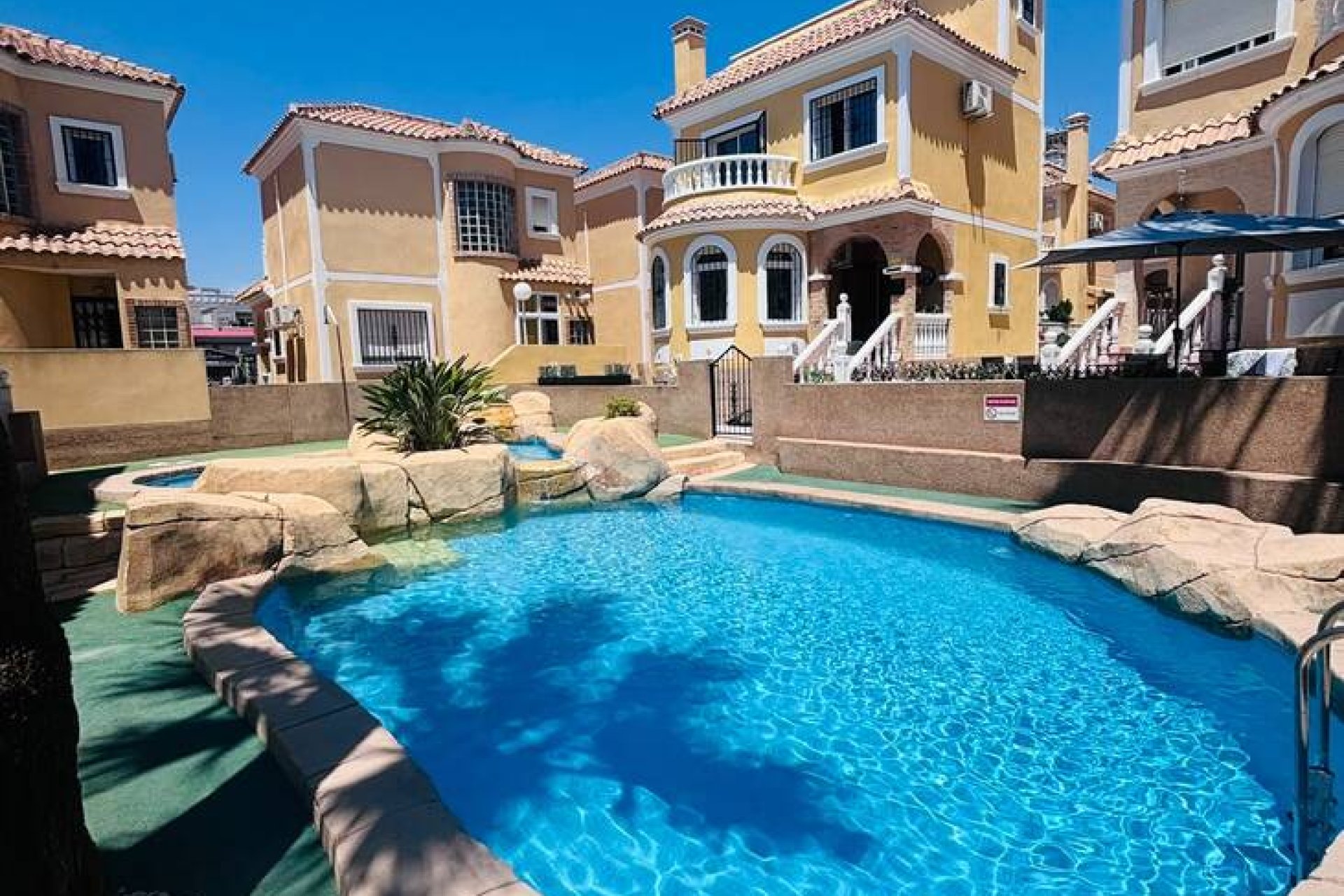 Återförsäljning - Villa -
Orihuela Costa - Villamartin