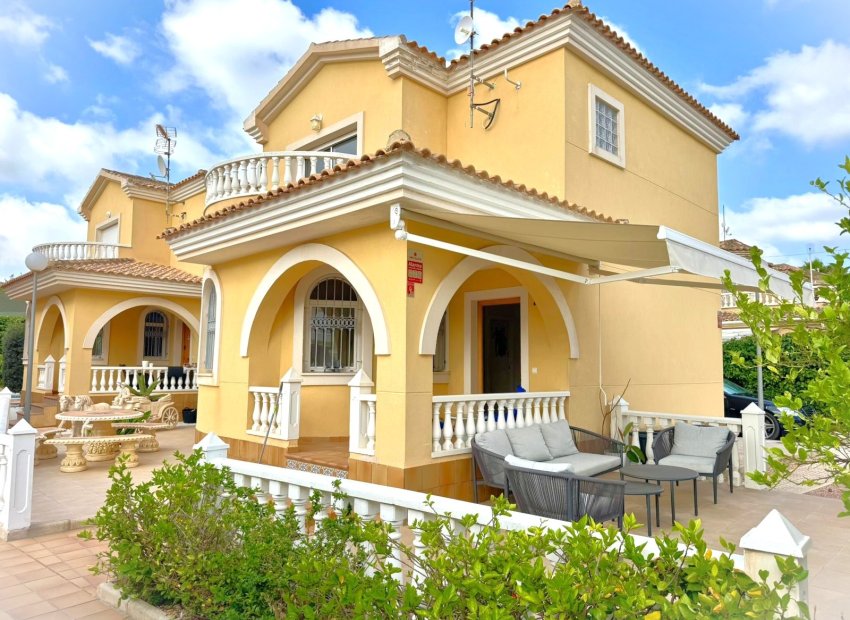 Återförsäljning - Villa -
Orihuela Costa - Villamartin