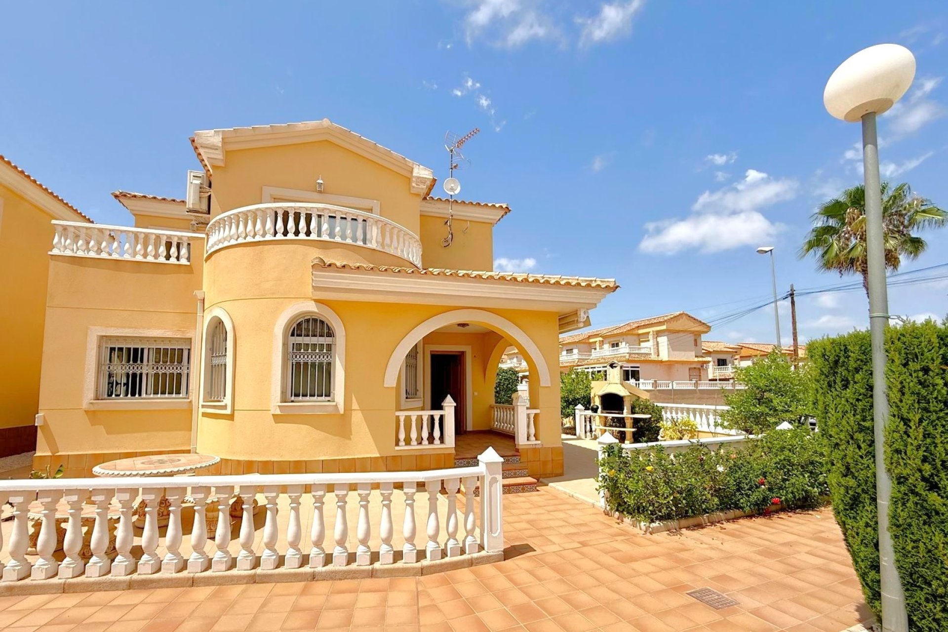Återförsäljning - Villa -
Orihuela Costa - Villamartin