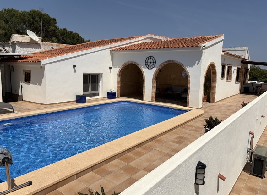 Återförsäljning - Villa -
Pinar de Campoverde