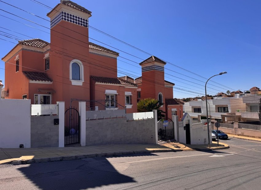 Återförsäljning - Villa -
San Miguel de Salinas - Blue Lagoon