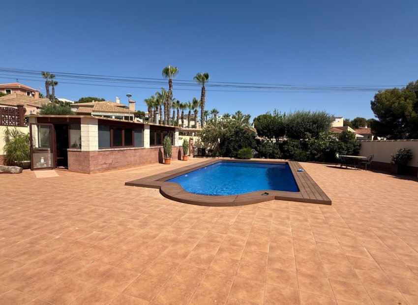 Återförsäljning - Villa -
Torrevieja - Costa Blanca Sur