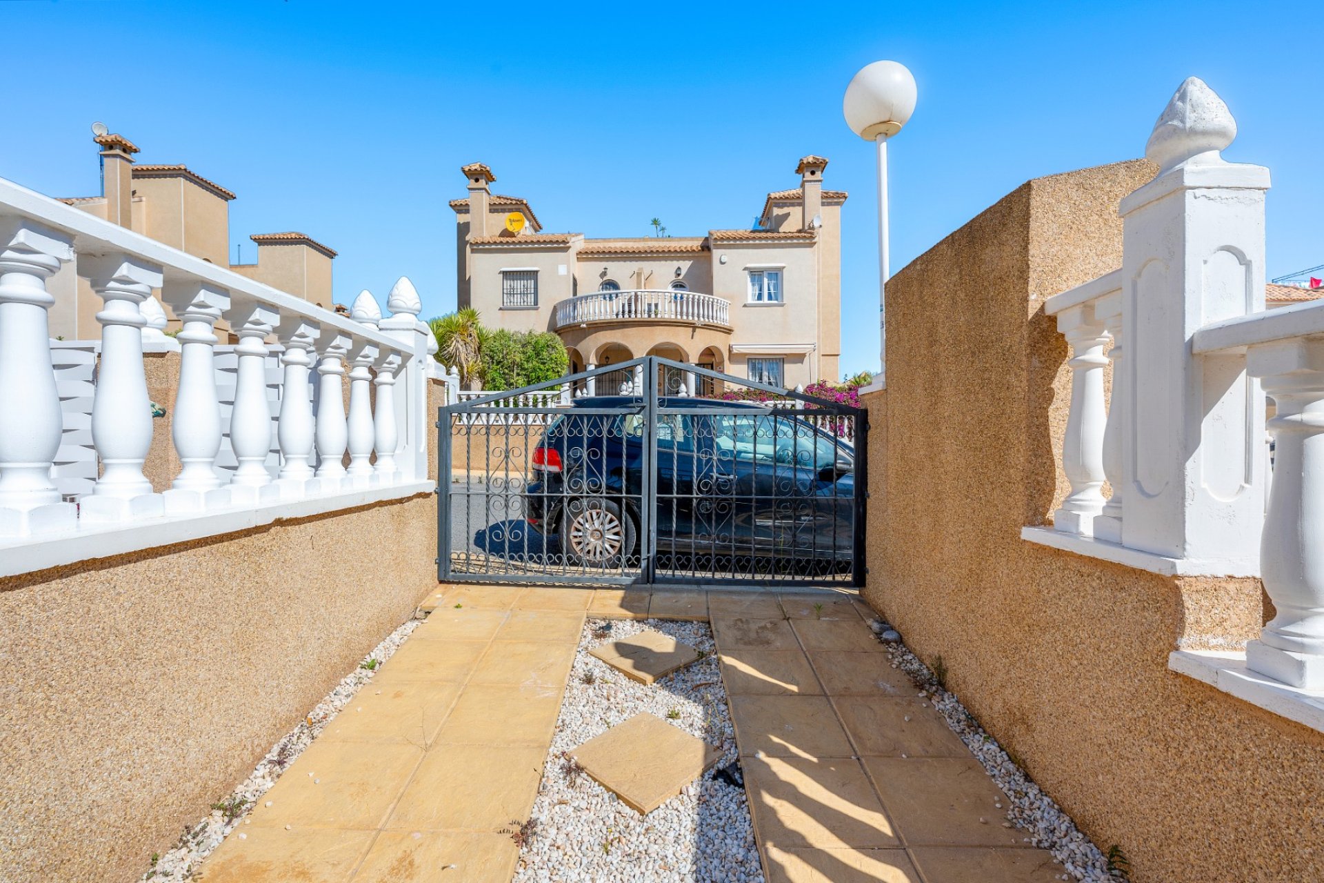 Återförsäljning - Villa -
Villamartín - Blue Lagoon