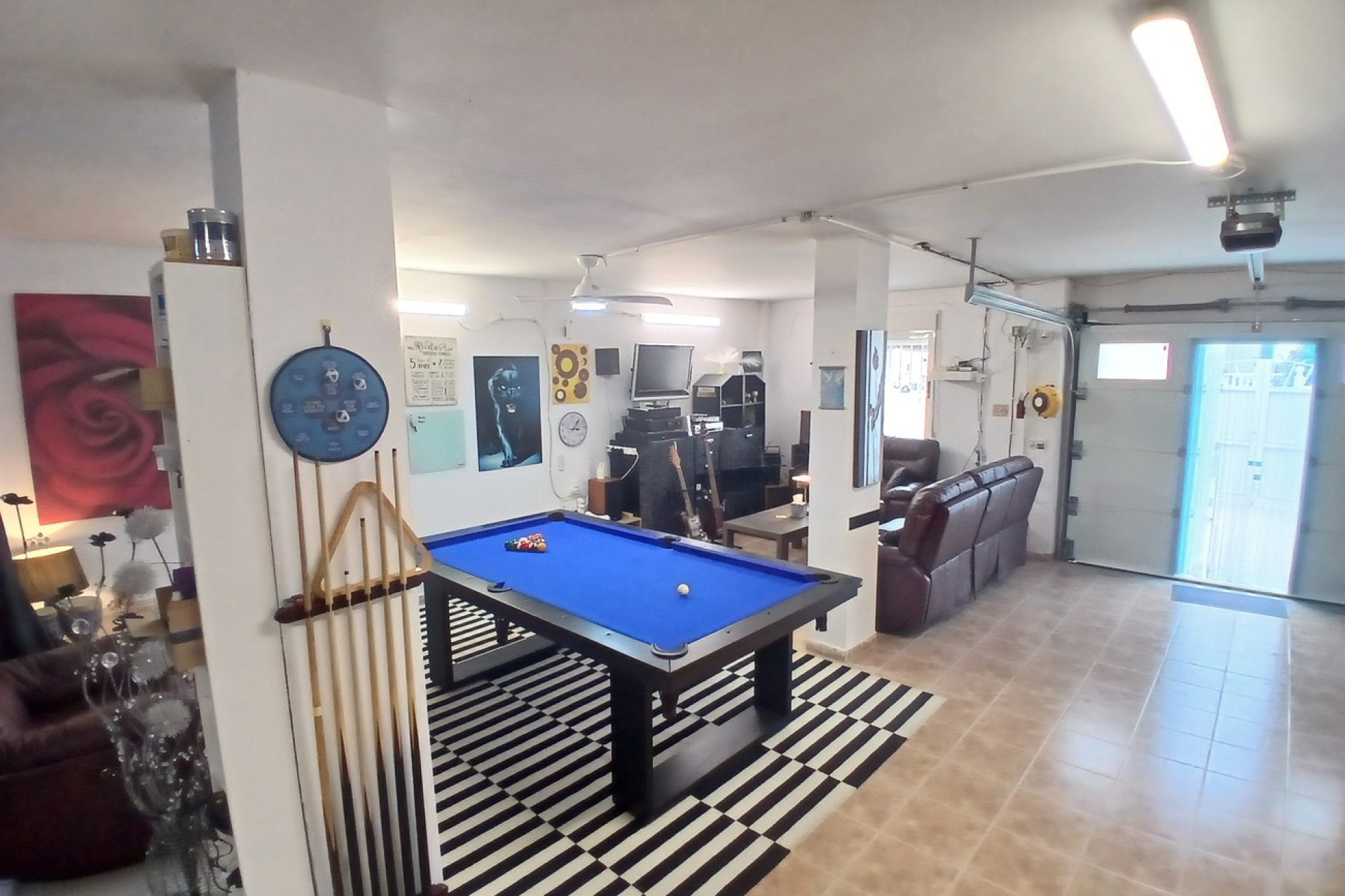 Återförsäljning - Villa -
Villamartín - Costa Blanca