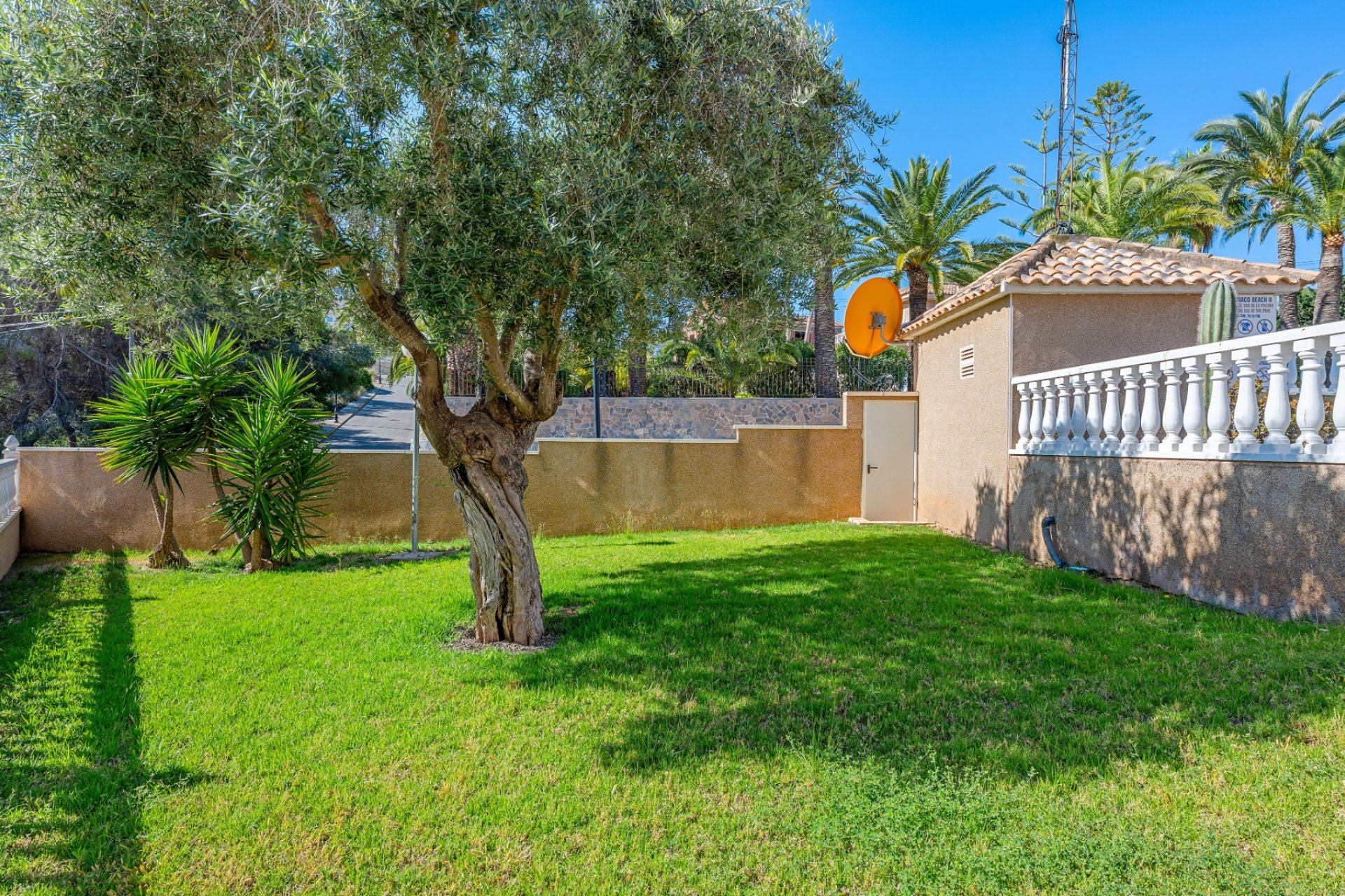 Återförsäljning - Villa -
Villamartin - Costa Blanca