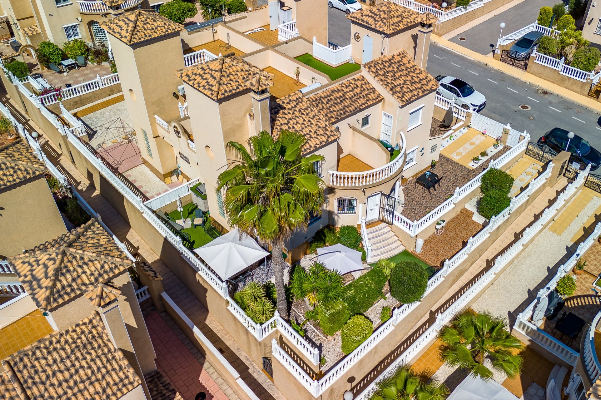 Återförsäljning - Villa -
Villamartin - Costa Blanca
