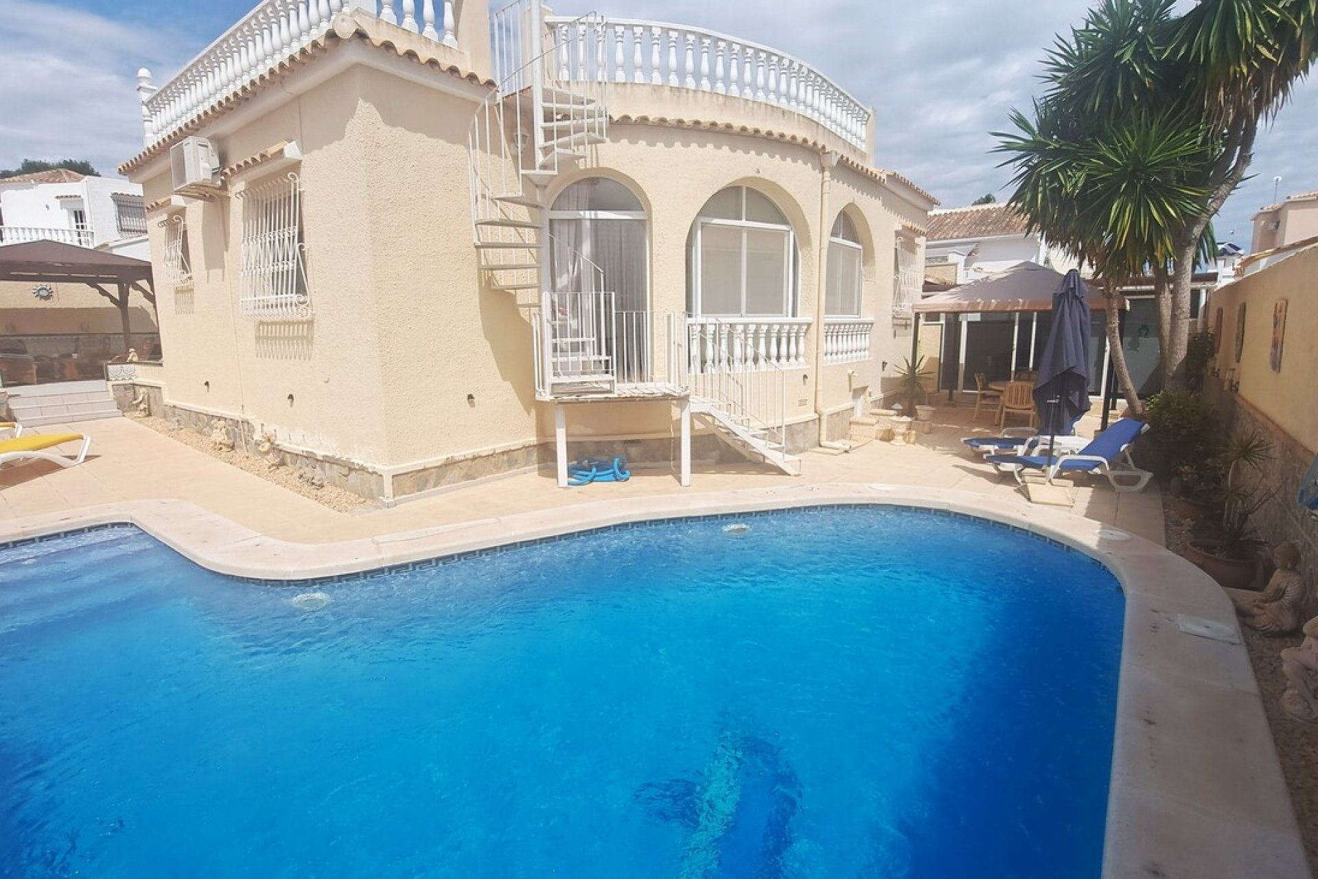 Återförsäljning - Villa -
Villamartín - El Presidente