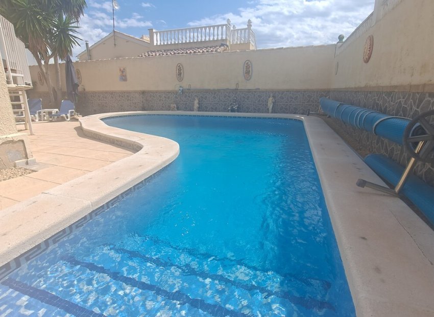Återförsäljning - Villa -
Villamartín - El Presidente
