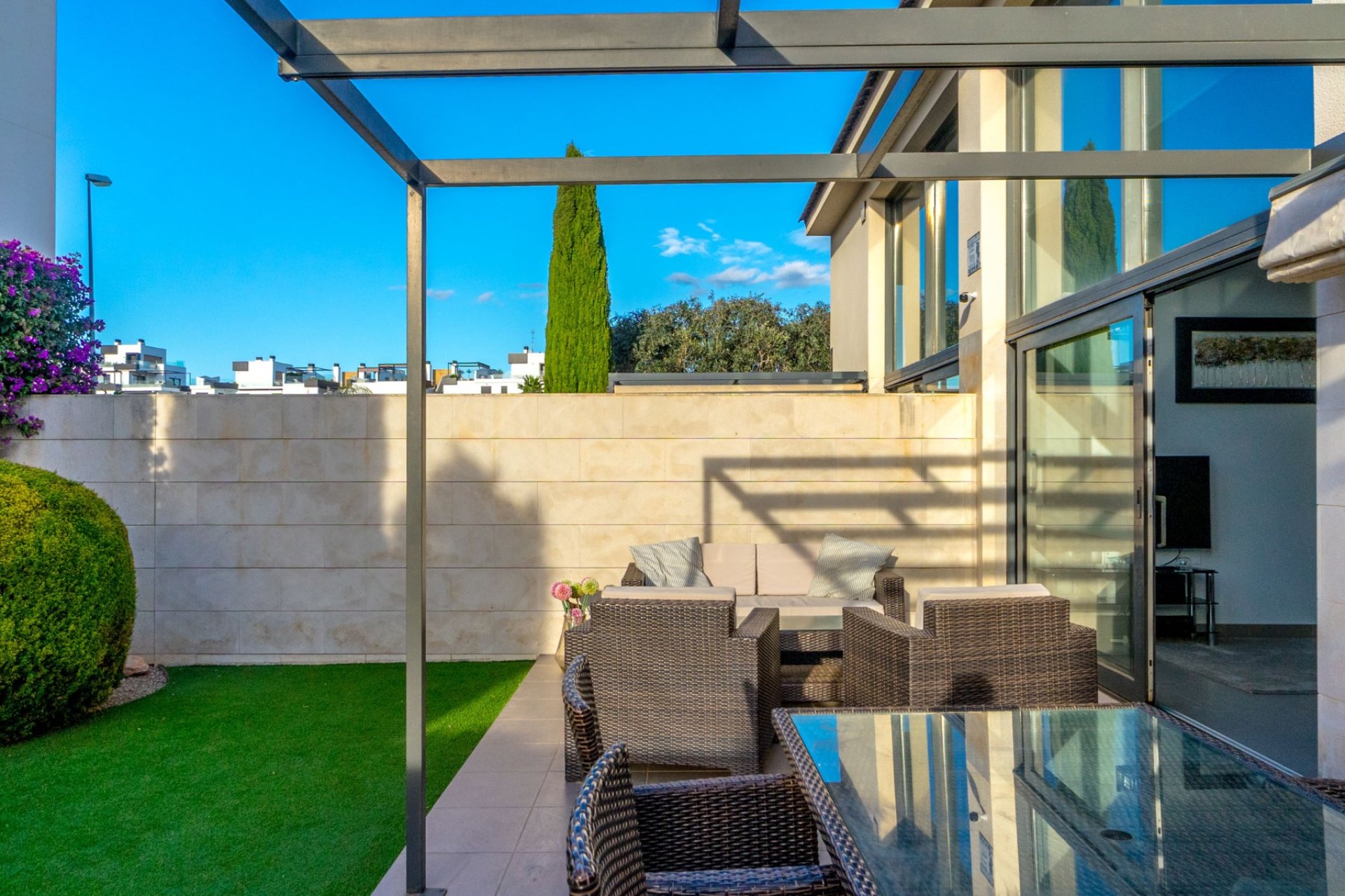 Återförsäljning - Villa -
Villamartín - Los Dolses