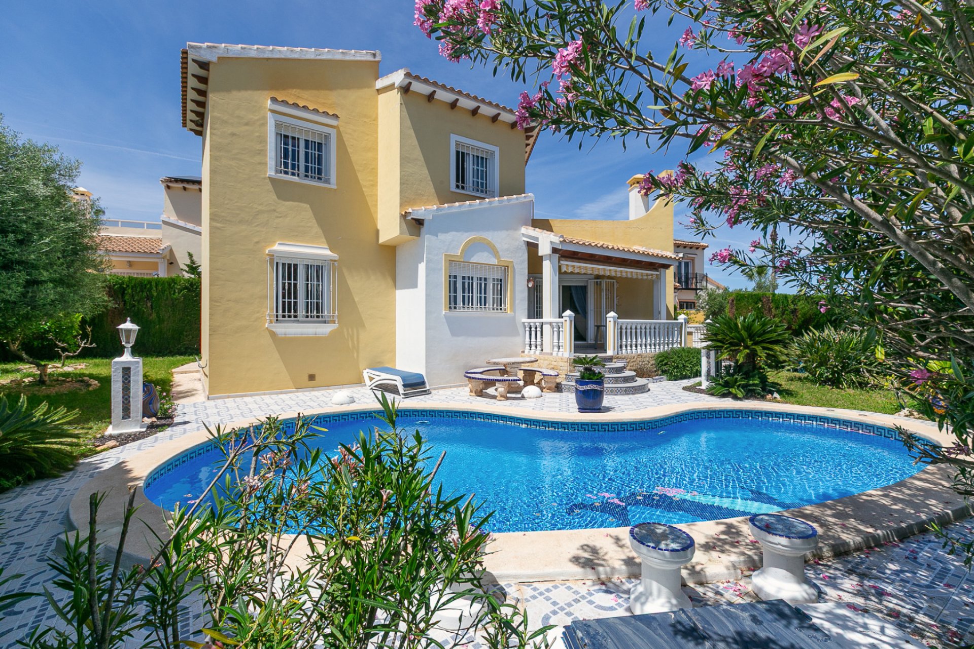 Återförsäljning - Villa -
Villamartín - Rioja