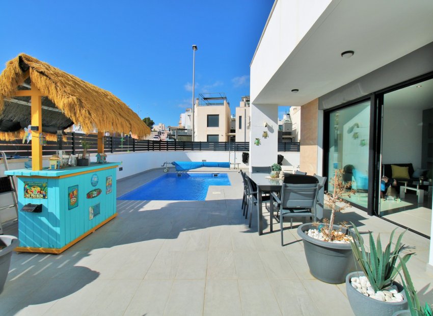 Återförsäljning - Villa -
Villamartín - Villamartin