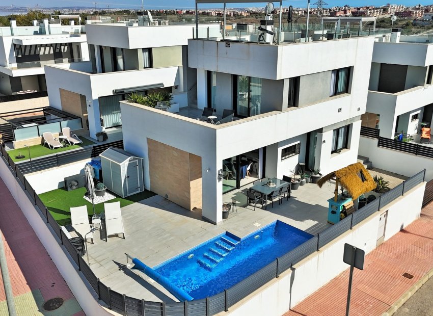 Återförsäljning - Villa -
Villamartín - Villamartin