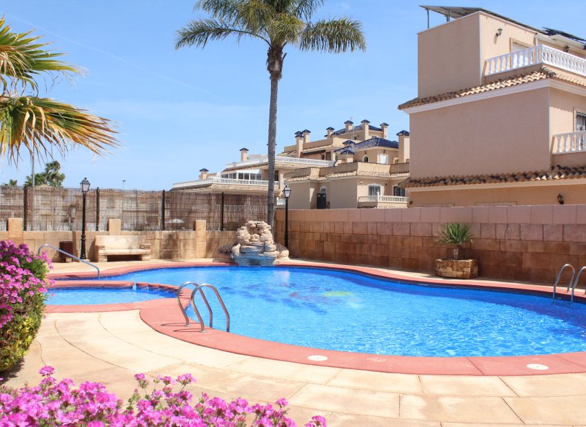 Återförsäljning - Villa -
Villamartín - Villamartin