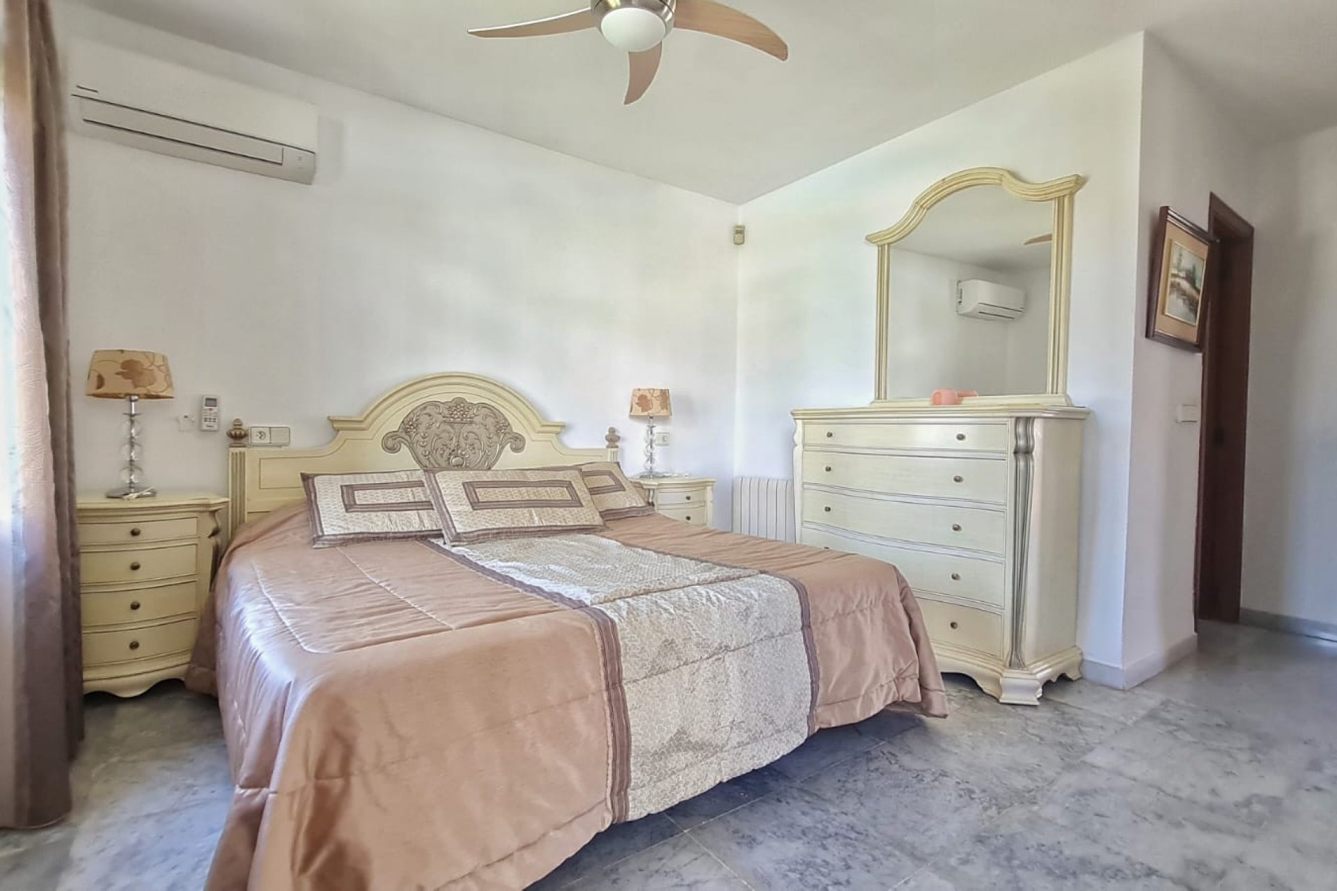 Återförsäljning - Villa -
Villamartín - Villamartin
