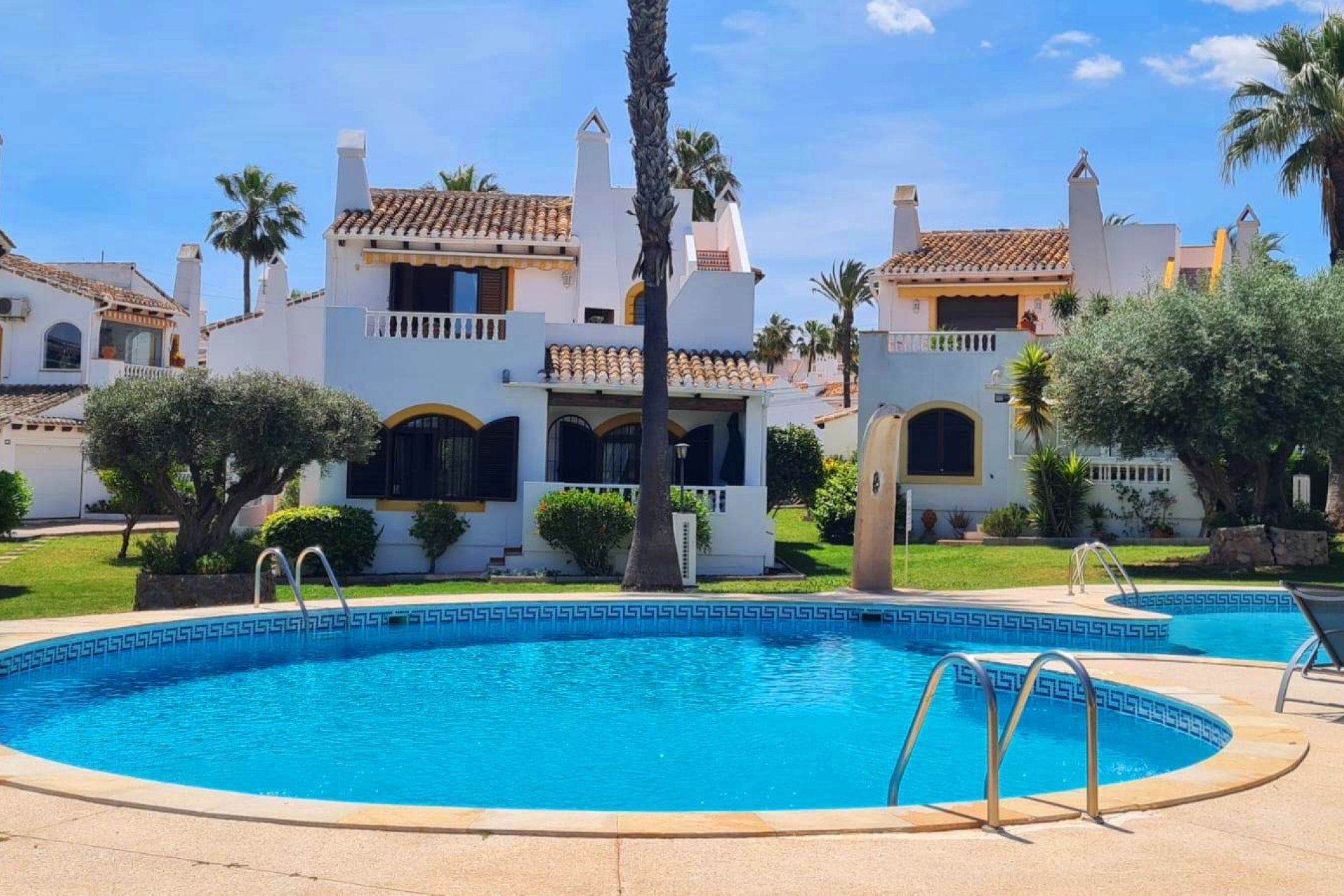 Återförsäljning - Villa -
Villamartín - Villamartin