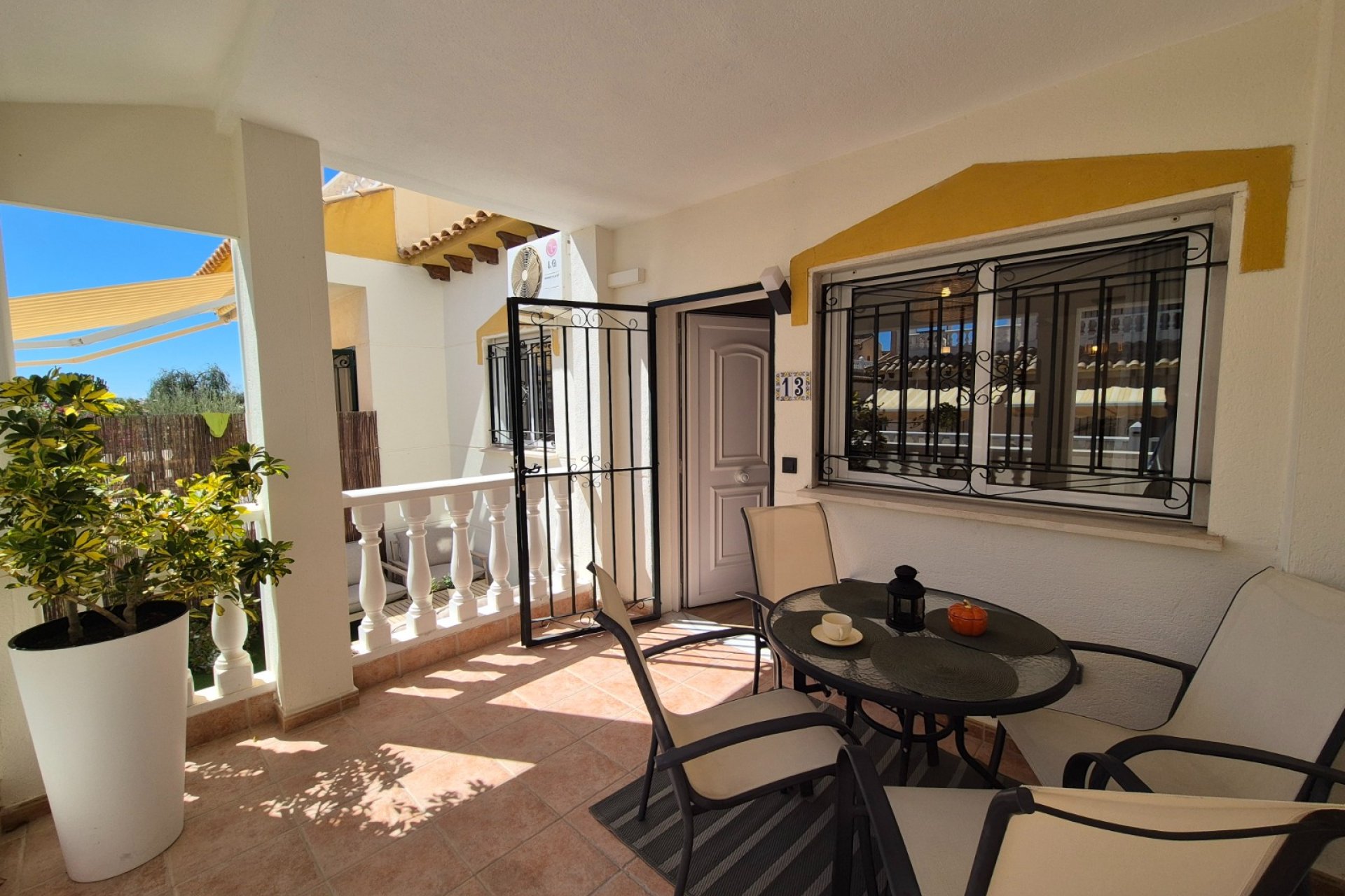 Herverkoop - Herenhuis -
Alicante - La Florida