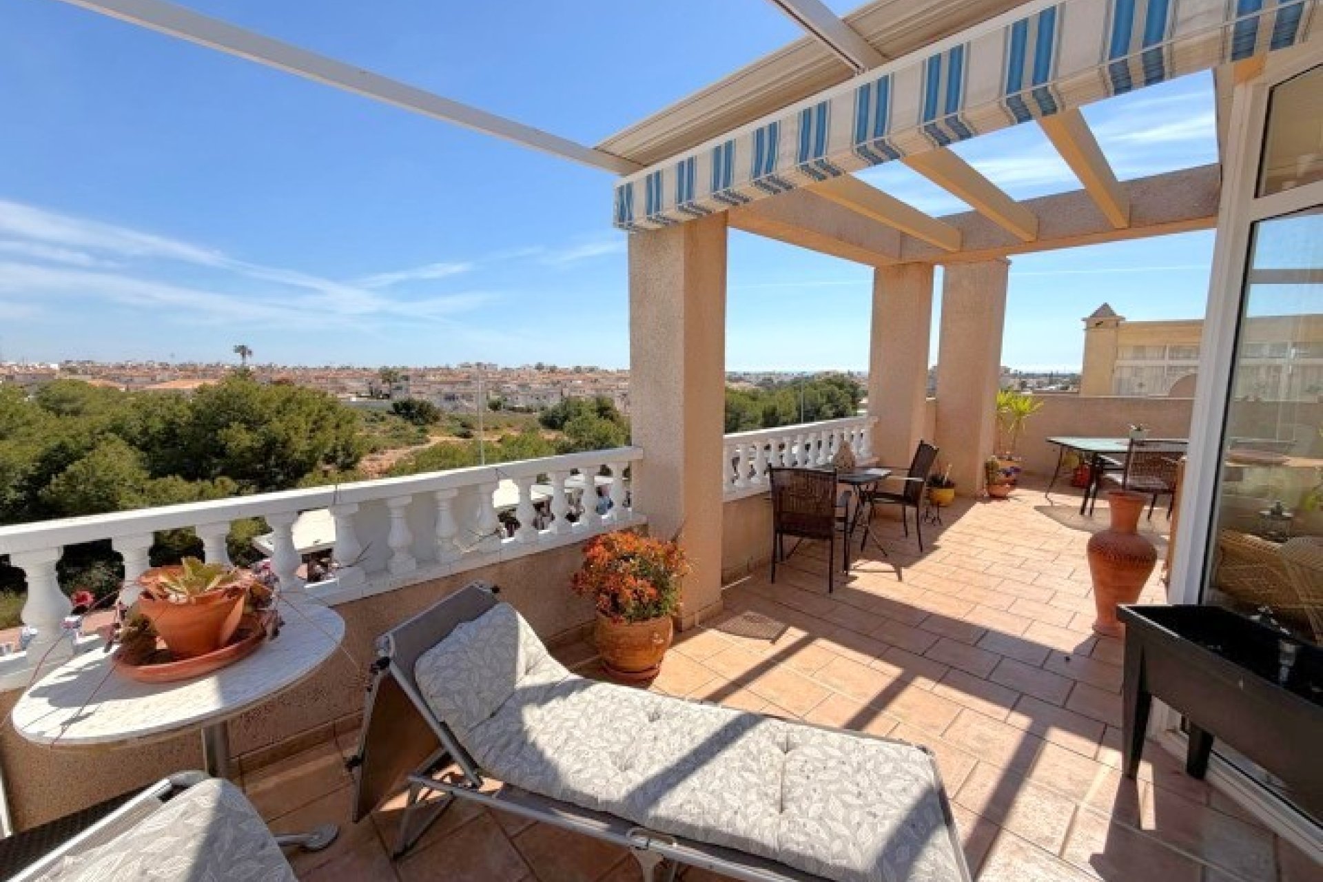 Herverkoop - Herenhuis -
Orihuela Costa - Playa Flamenca