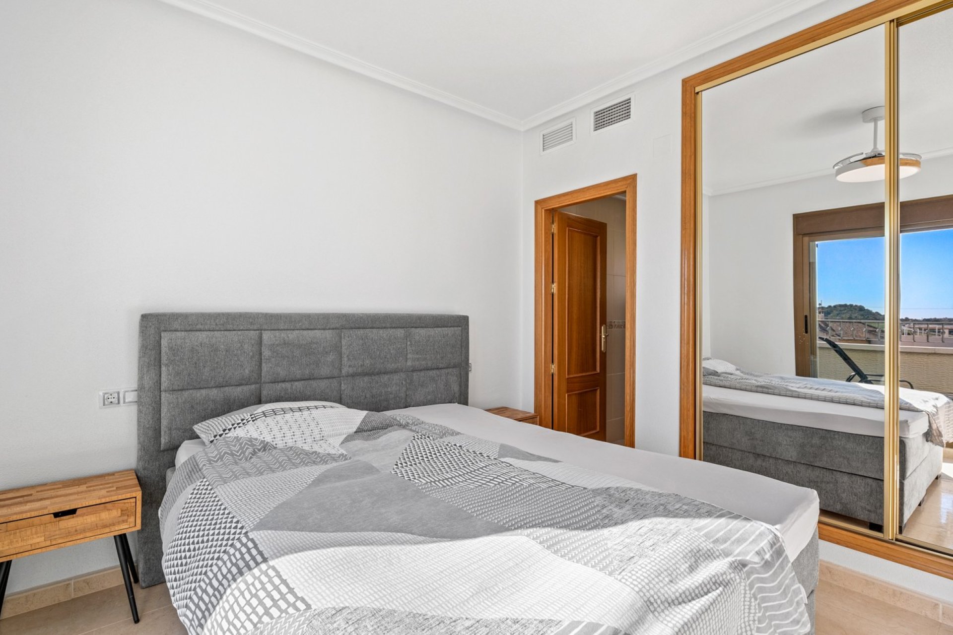 Herverkoop - Herenhuis -
San Miguel de Salinas