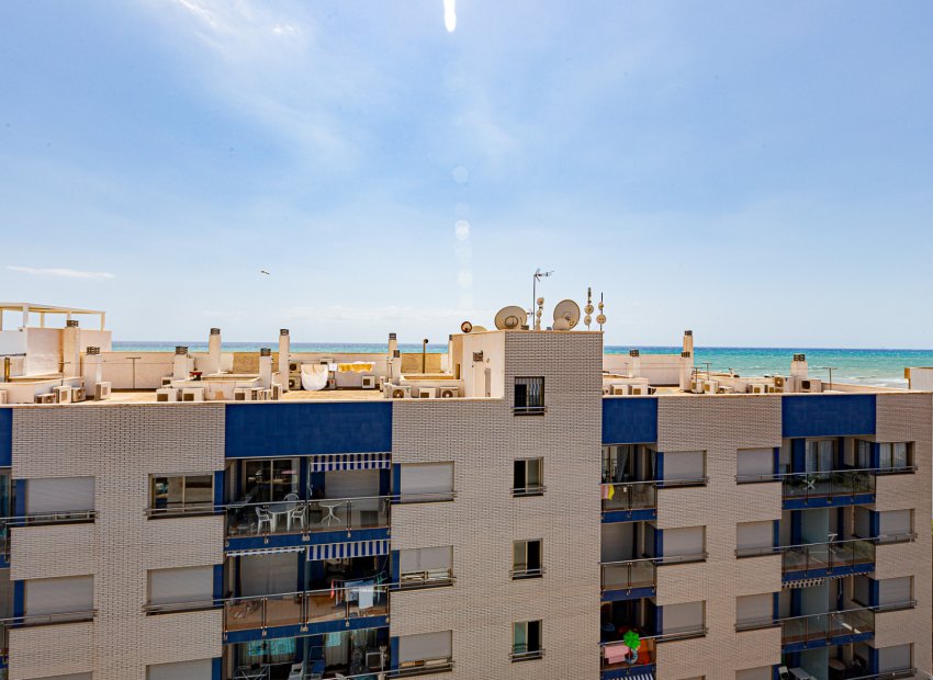 Herverkoop - Penthouse -
Torrevieja - Beach
