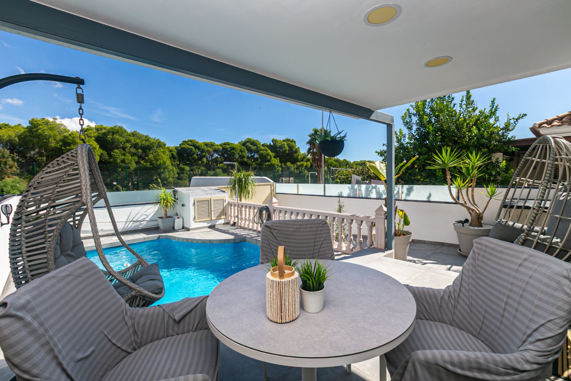 Herverkoop - Quad House -
Mil Palmeras - Riomar